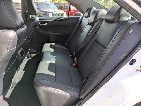 Used 2016 Toyota Camry SE w/ Moonroof Package FWD image 15