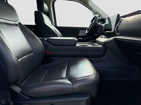 Used 2025 Ford Expedition Active image 35