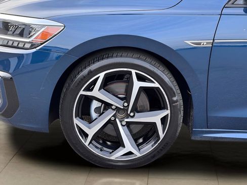 Used 2022 Volkswagen Passat 2.0T R-Line image 38