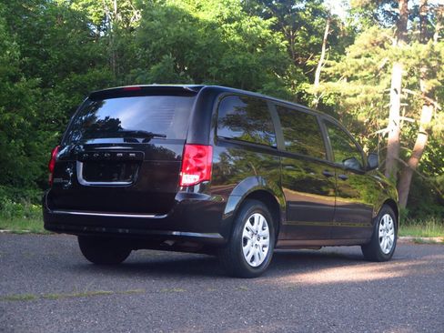 Used 2015 Dodge Grand Caravan American Value Package w/ UConnect Hands-Free Group FWD image 4