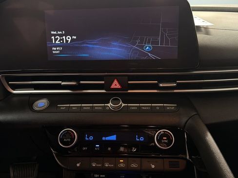 Used 2023 Hyundai Elantra SEL w/ Convenience Package FWD image 11