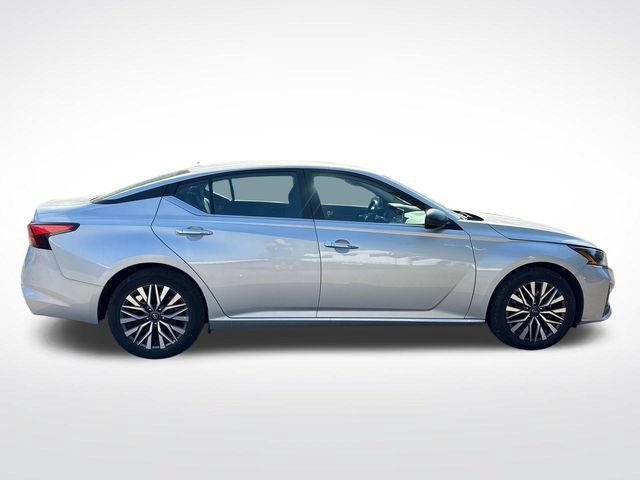 Used 2025 Nissan Altima 2.5 SV FWD image 7