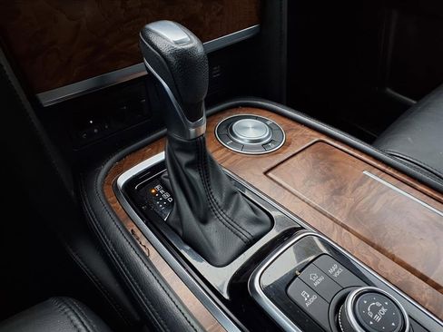 Used 2023 Nissan Armada SL w/ Captain's Chairs Package image 18