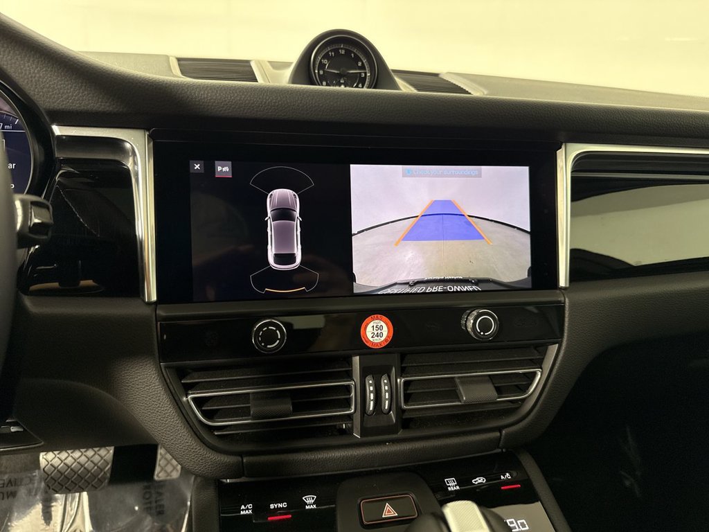 Certified 2025 Porsche Macan AWD/4WD image 30