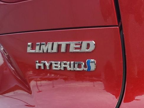 Used 2021 Toyota Venza XLE image 7