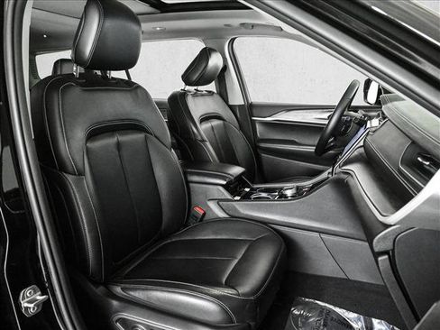 Used 2022 Jeep Grand Cherokee L Limited image 23