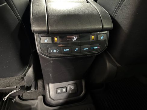 Used 2021 Toyota Highlander Platinum AWD/4WD image 25