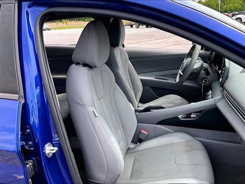 Used 2021 Hyundai Elantra SE FWD image 28