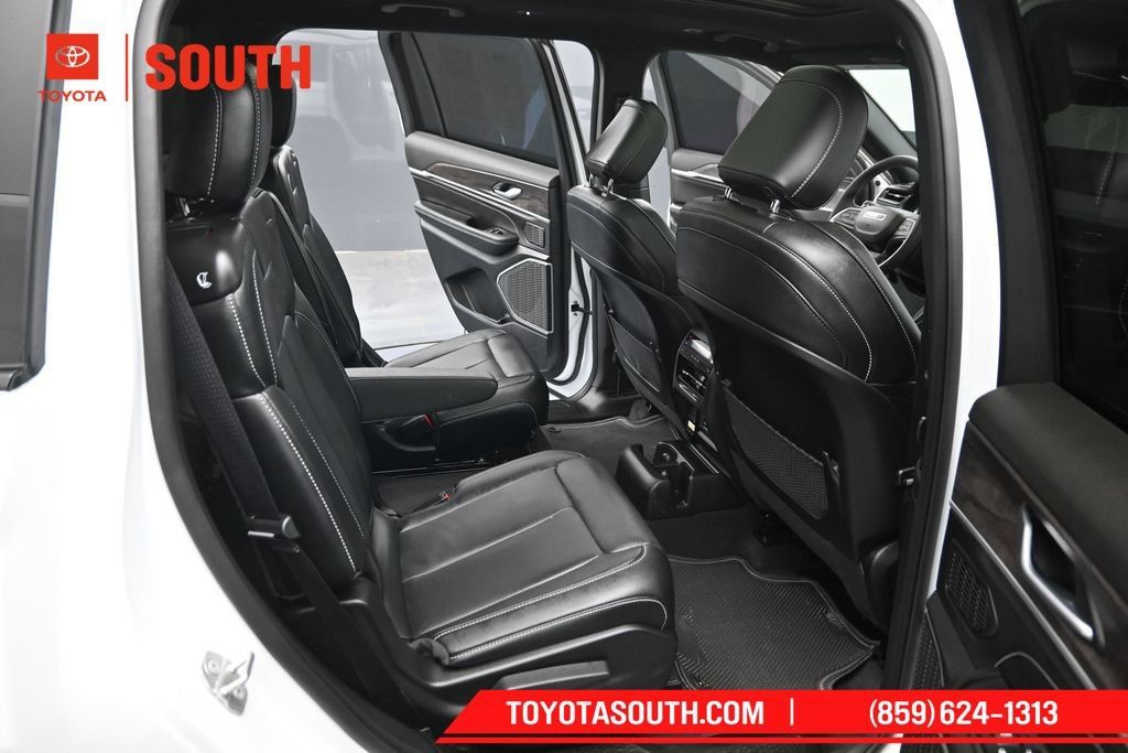 Used 2026 Jeep Grand Cherokee L Limited AWD/4WD image 36