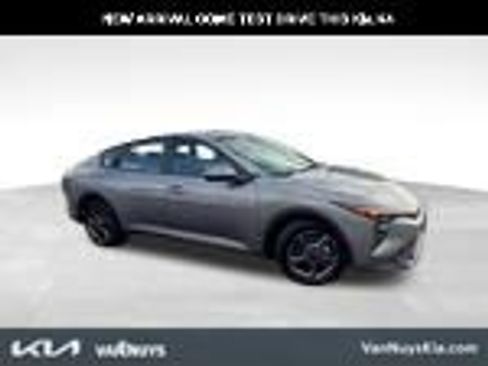 Used 2025 Kia K4 LXS image 2