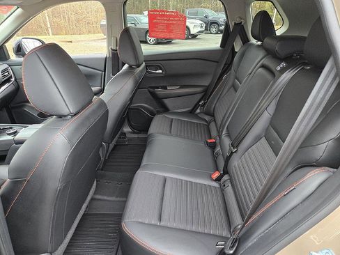 Certified 2025 Nissan Rogue SV image 11