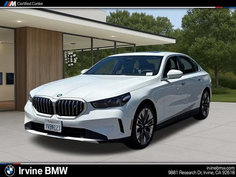 Used 2026 BMW i5 eDrive40 w/ Premium Package RWD image 1