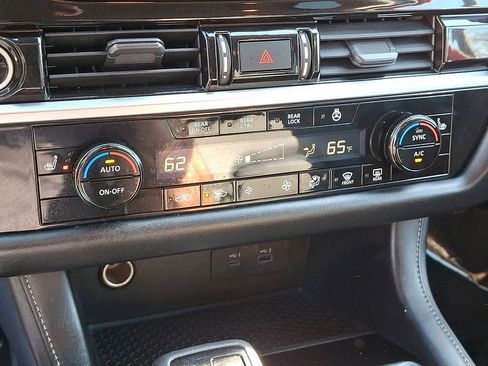 Used 2022 Nissan Pathfinder SL image 16