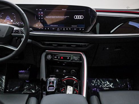 Certified 2025 Audi Q5 2.0T Premium Plus w/ Premium Plus image 14