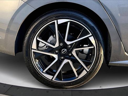 Used 2025 Nissan Sentra SR w/ SR Premium Package image 35