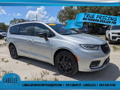 Used 2024 Chrysler Pacifica Limited w/ S Appearance Package
