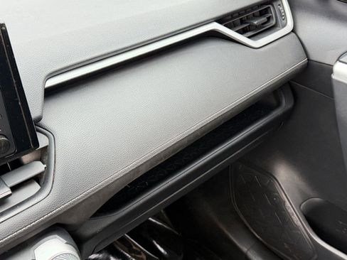 Used 2019 Toyota RAV4 LE image 29