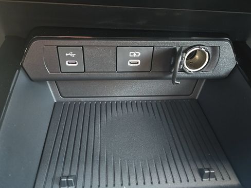 New 2026 Toyota Prius Plug-In Hybrid FWD image 21