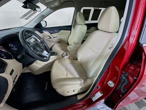 Used 2020 Nissan Rogue SV FWD image 12