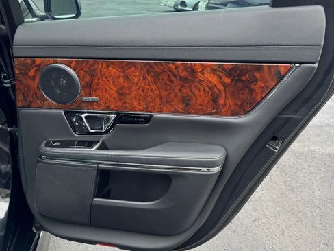 Used 2016 Jaguar XJ R-Sport image 9