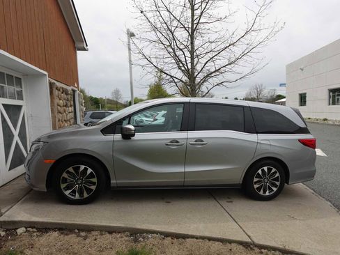 Certified 2024 Honda Odyssey EX-L image 4