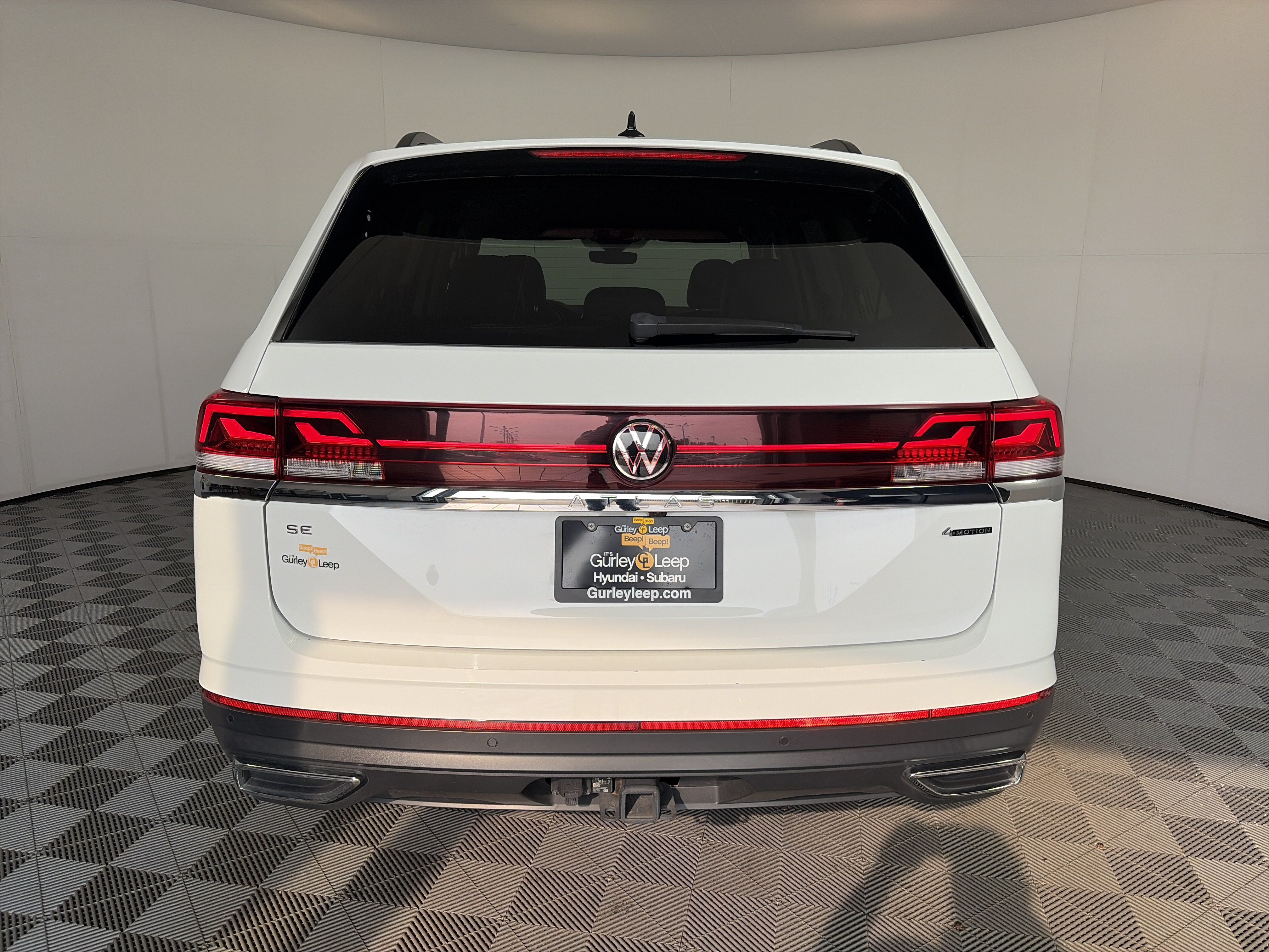 Used 2024 Volkswagen Atlas SE AWD/4WD image 10