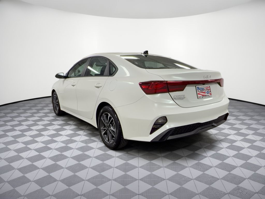 Used 2023 Kia Forte LXS w/ LXS Technology Package FWD image 3