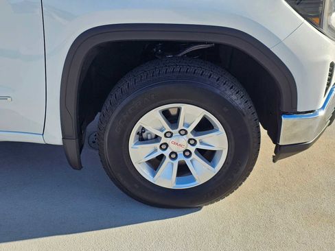 Used 2025 GMC Sierra 1500 SLE w/ Preferred Package image 9