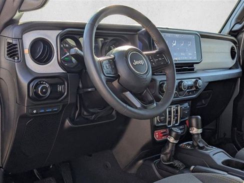 Used 2024 Jeep Wrangler Unlimited AWD/4WD image 10
