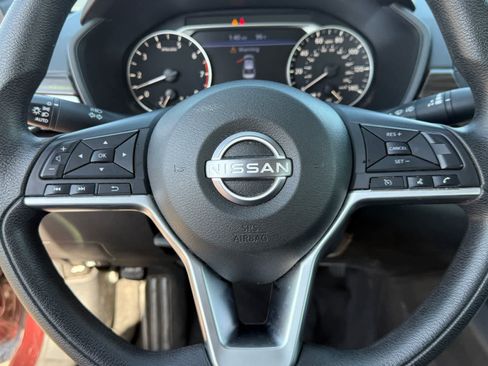 Used 2025 Nissan Altima 2.5 SV FWD image 15