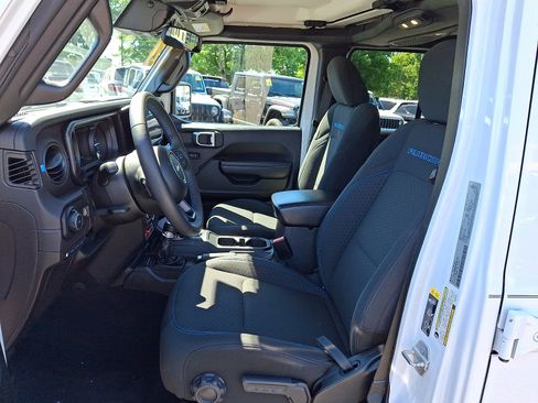 Used 2024 Jeep Wrangler Unlimited Rubicon 4xe AWD/4WD image 12