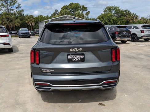 Certified 2023 Kia Sorento SX FWD image 7