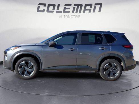 Used 2024 Nissan Rogue SV image 2