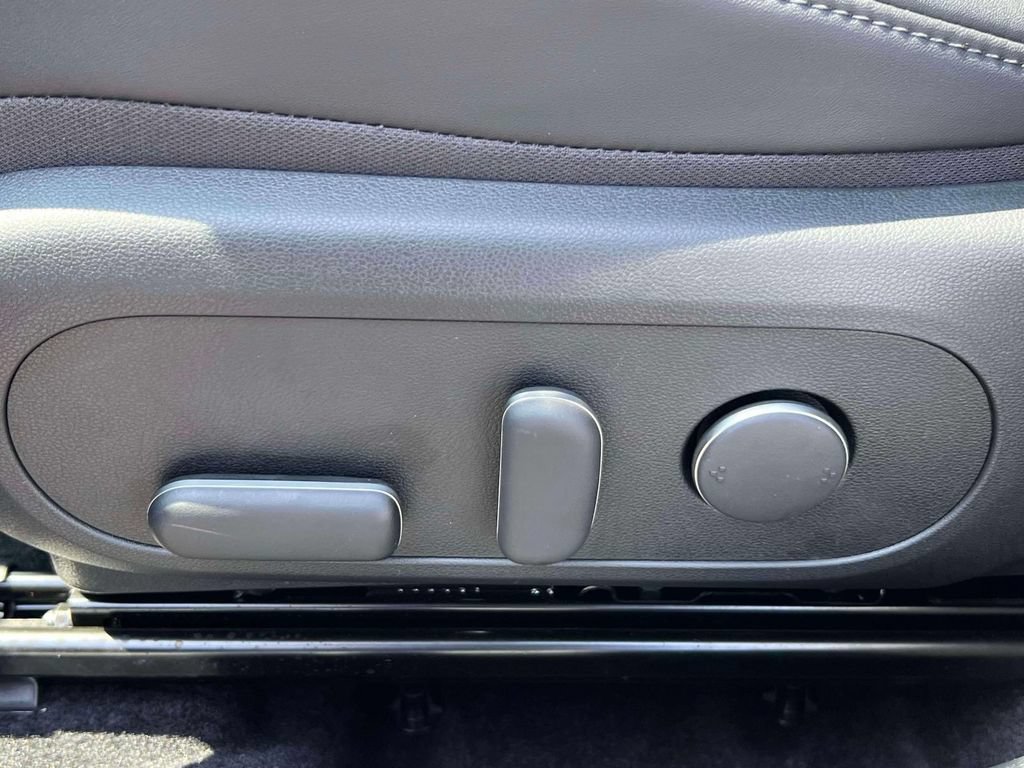 Used 2026 Hyundai Kona SEL Premium AWD/4WD image 19