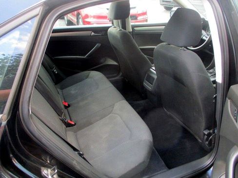 Used 2014 Volkswagen Passat 2.5 S image 8