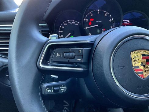 Certified 2025 Porsche Macan image 23