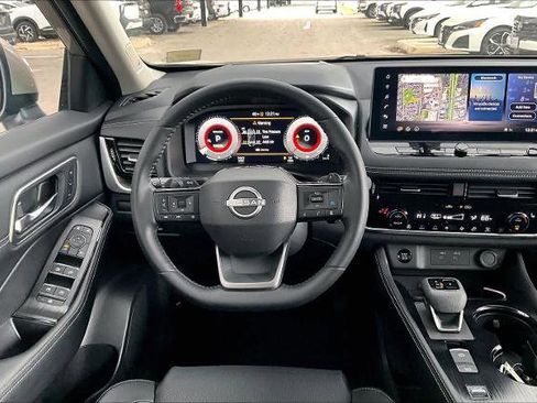 Certified 2025 Nissan Rogue Platinum w/ Platinum Premium Package image 6