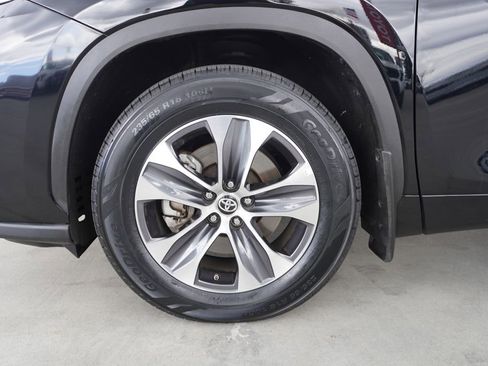 Certified 2024 Toyota Highlander XLE AWD/4WD image 23