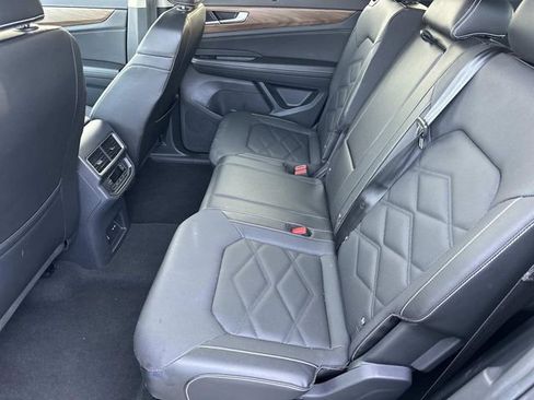 Used 2025 Volkswagen Atlas SE image 18