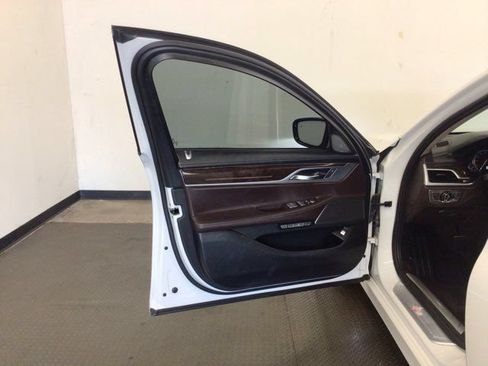 Used 2016 BMW 750i xDrive AWD/4WD image 31