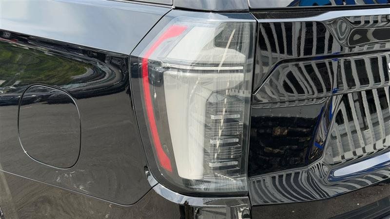 Used 2026 Chevrolet Suburban Premier RWD image 12