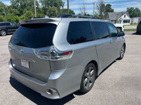 Used 2018 Toyota Sienna SE FWD image 5