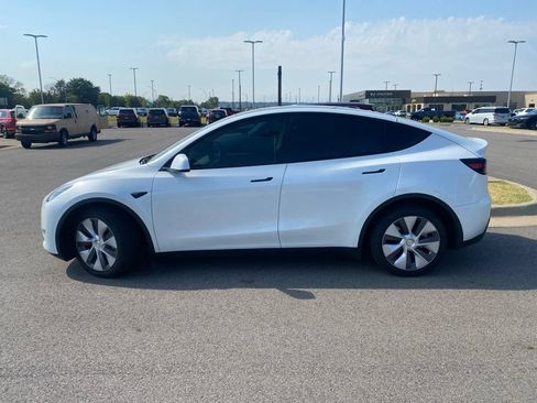 Used 2023 Tesla Model Y Long Range AWD/4WD image 2