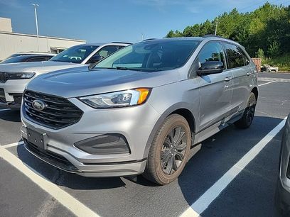 Used 2024 Ford Edge SE w/ Black Appearance Package