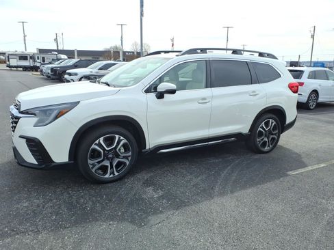 Used 2023 Subaru Ascent Limited image 3