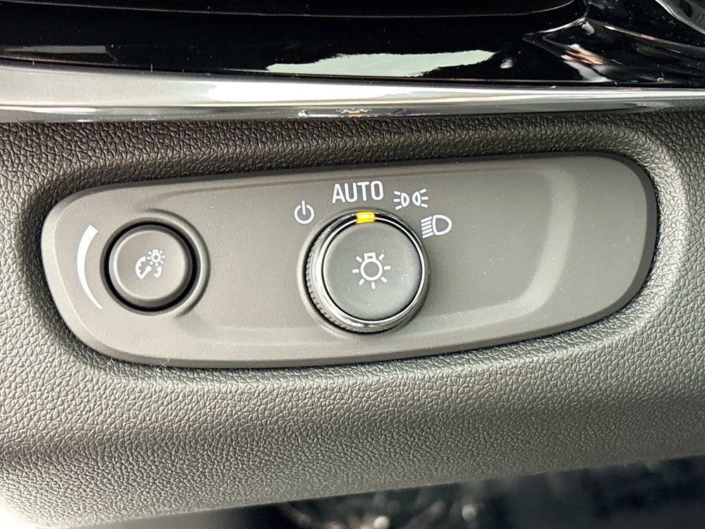 New 2026 Buick Envista Avenir FWD image 10