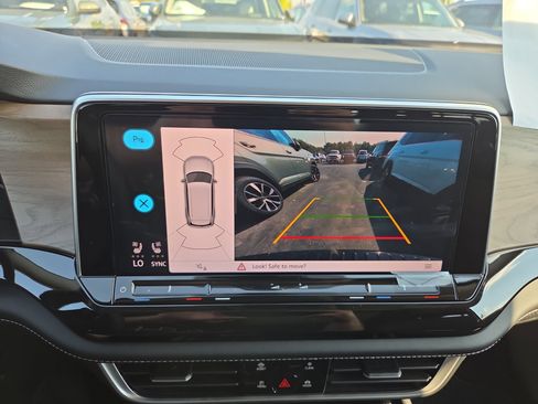 New 2026 Volkswagen Atlas SE image 11