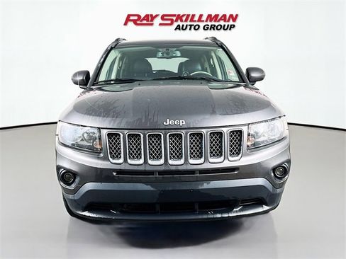Used 2016 Jeep Compass Latitude image 2