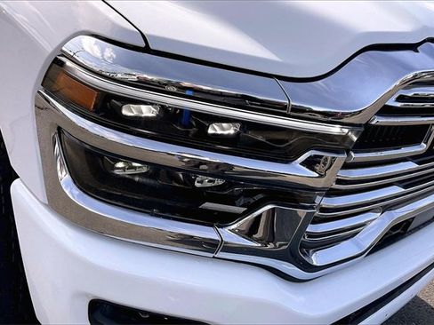 Used 2025 RAM 2500 Laramie image 32