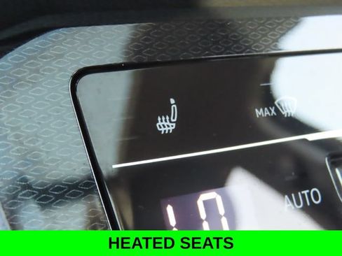Used 2025 Volkswagen Taos SE FWD image 5